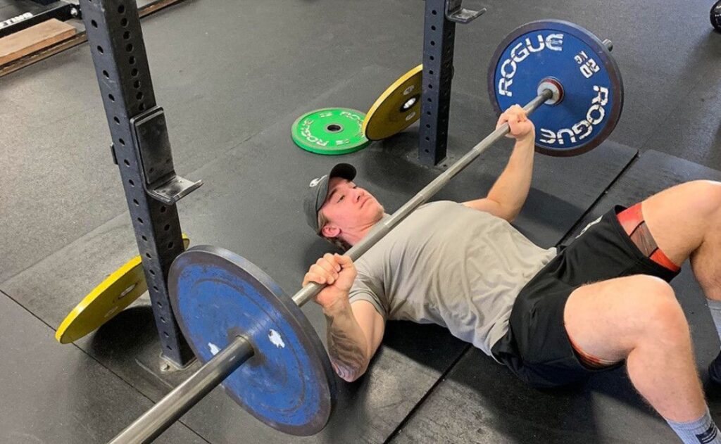 Bench Press Alternative: Floor Pres